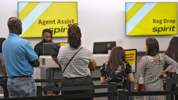 Passengers wait in a line for help at the Spirit Airlines ticket counter at the Tampa Internatio<em></em>nal Airport Thursday, June 1, 2023, in Tampa, Fla. Spirit Airlines and Air Canada have delays due to technical problems. (AP Photo/Chris O'Meara)