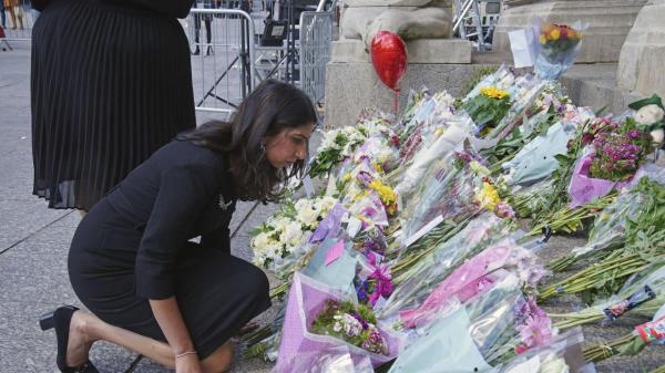 Home Secretary Suella Braverman looks at flowers on <b>晋中市职业技术学院</b>the steps of Nottingham Council House in Nottingham, Britaim Thursday, June 15, 2023 after three people were killed and another three hurt in co<em></em>nnected attacks on Tuesday morning. Police in England are working to piece together details of a knife and van attack that killed two 19-year-old students and a 65-year-old man in the city of Nottingham. (Peter Byrne/PA via AP)