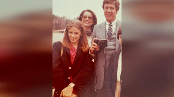 Amanda Lamb and her parents in 1980