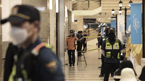 Police officers cordon off the scene of a stabbing rampage near a subway station in Seongnam, South Korea, Thursday, Aug. 3, 2023. A dozen of people were injured in South Korea on Thursday when a man rammed a car o<em></em>nto a sidewalk and then stepped out of the vehicle and began stabbing people near a subway station in the city of Seongnam.(Hong Hae-in/Yo<em></em>nhap via AP)